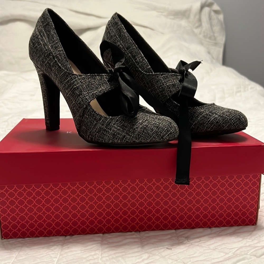 Size 6  Kelly and Katie black and white cloth heels.